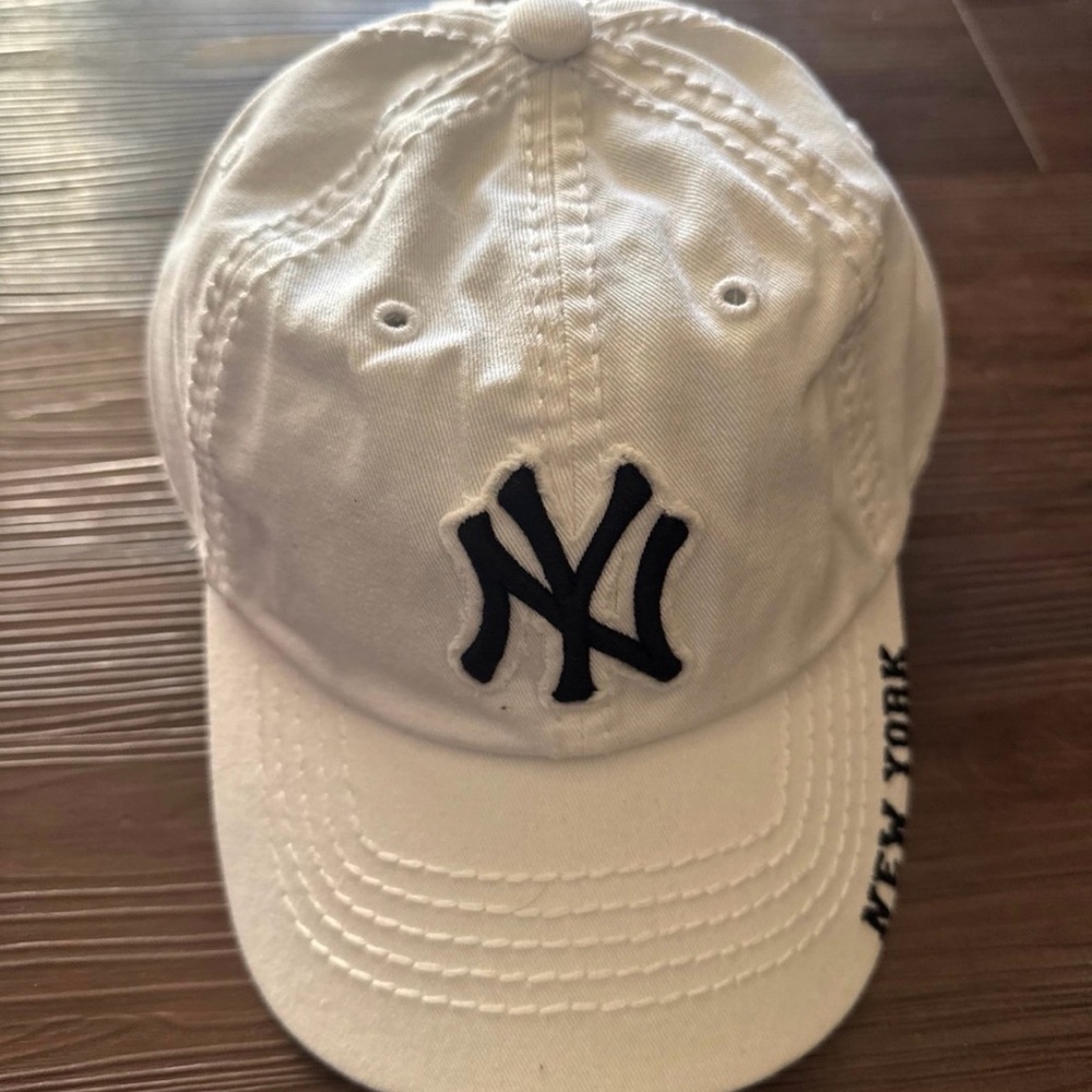 Mens/Women’s New York Yankees White Baseball Cap NWT ‘47 Brand Size Small